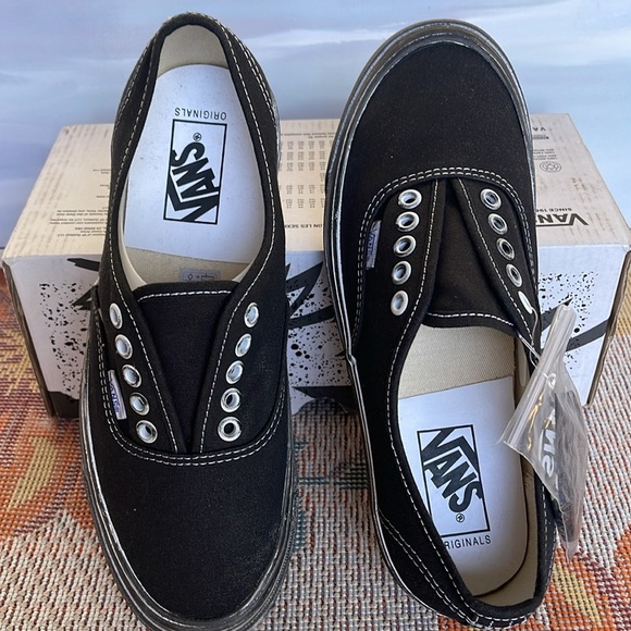 Vans WMNS 0g Authentic L
Stressed Black/White
VN0A5FBDBA2
Sneakers - Picture 13 of 16